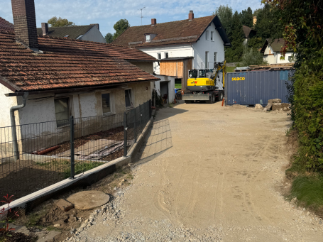 Bodenverdichtung mit Rüttelplatte sowie Vermessung